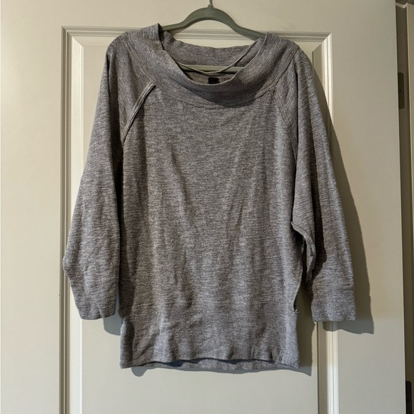 We the Free People Palisades Off Shoulder Top Sweater Grey Size Petite Small EUC - Picture 2 of 4